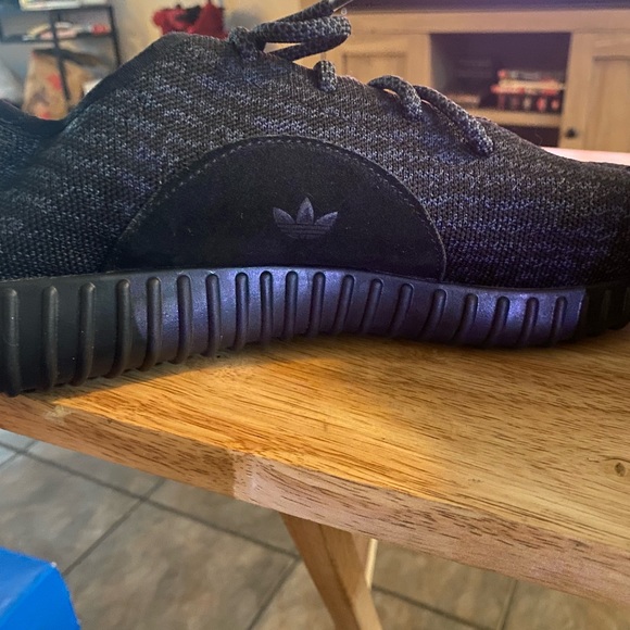 Adidas - Picture 2 of 5